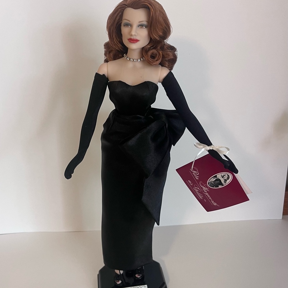 ❤️🖤RITA HAYWORTH as GILDA, 14.5” Vinyl Fashion Doll. FAO SCHWARTZ. EUC. ❤️🖤 - Picture 8 of 16